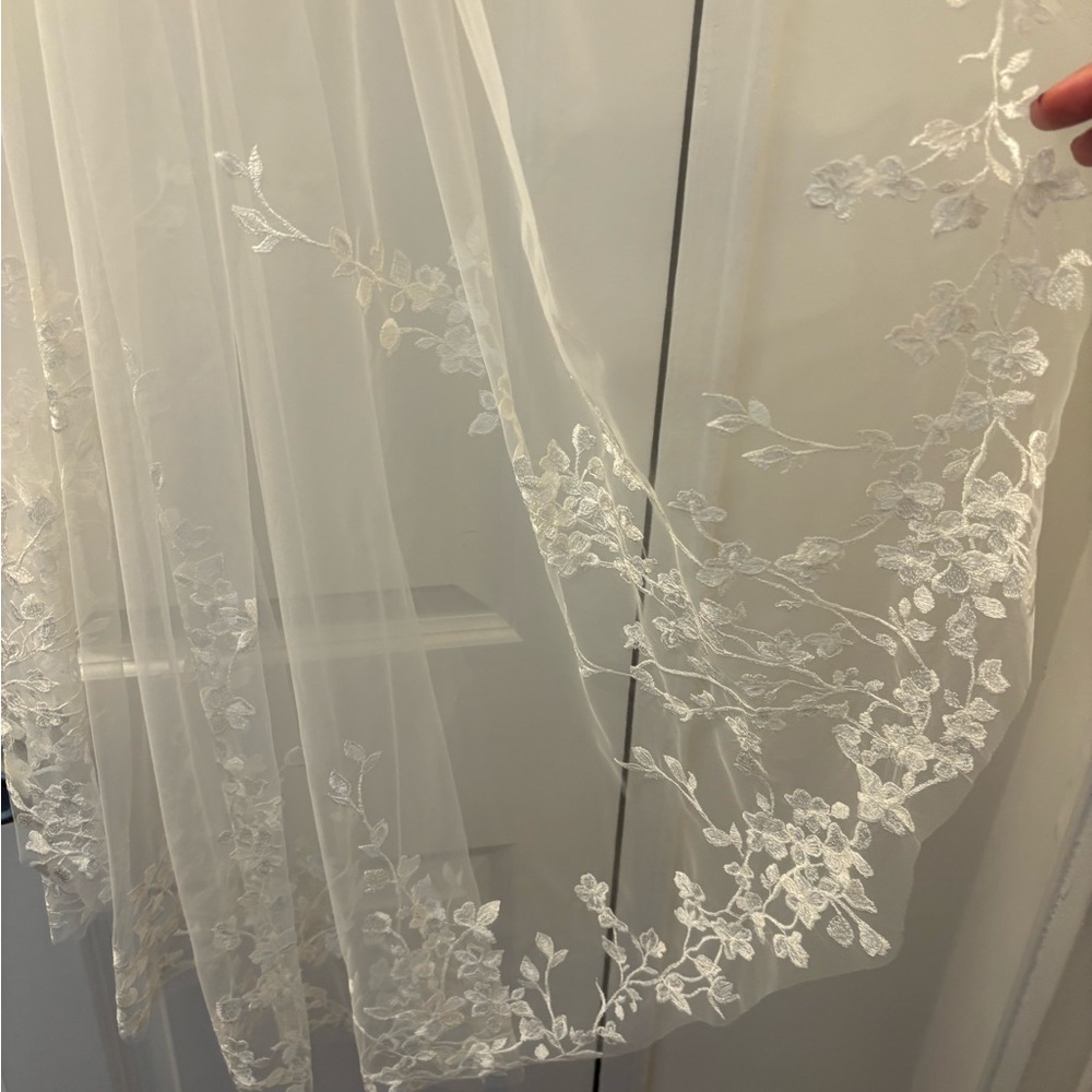 Elegant Floral Lace Veil